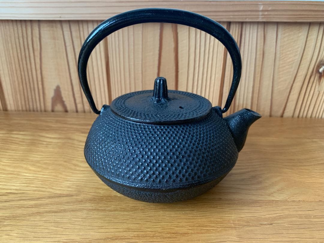 新品未使用送料込み匿名配送 南部鉄瓶急須鉄瓶 急須 アラレ模様 高橋工芸