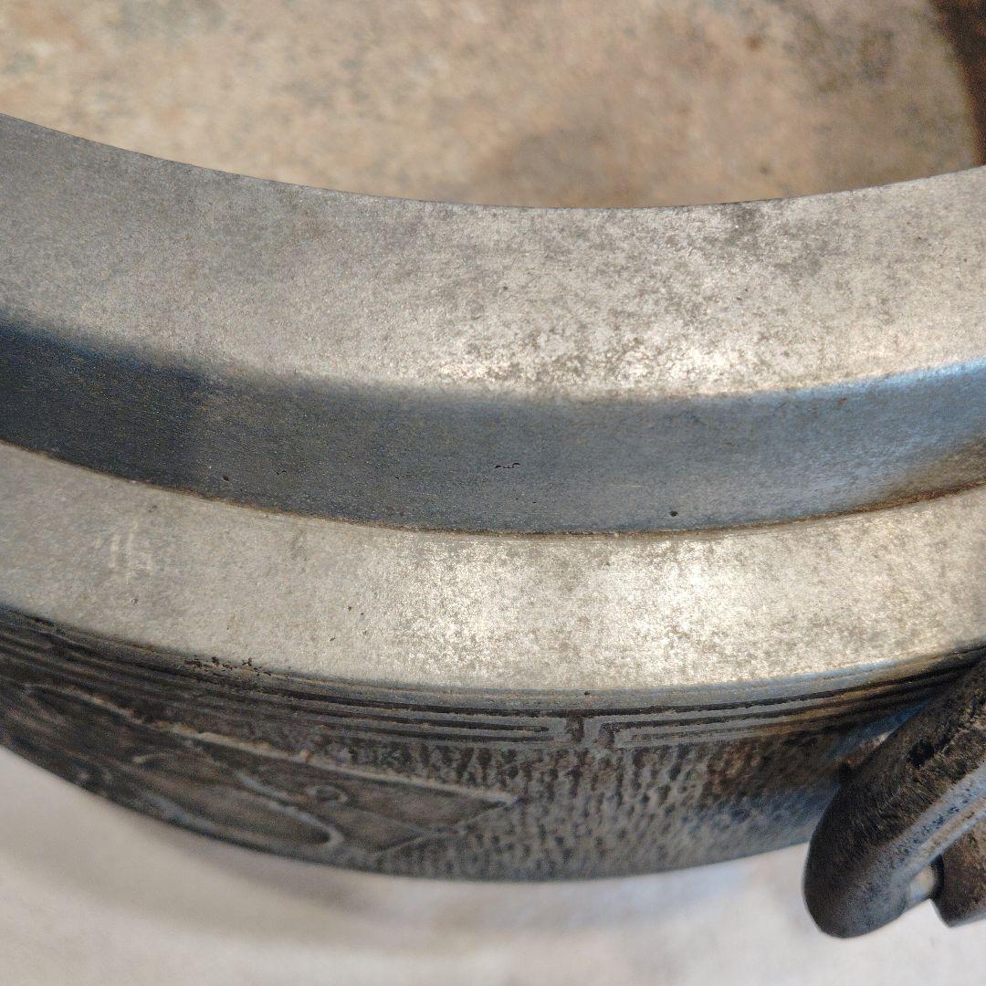金属製火鉢 浮彫り動物模様 直径約30cm