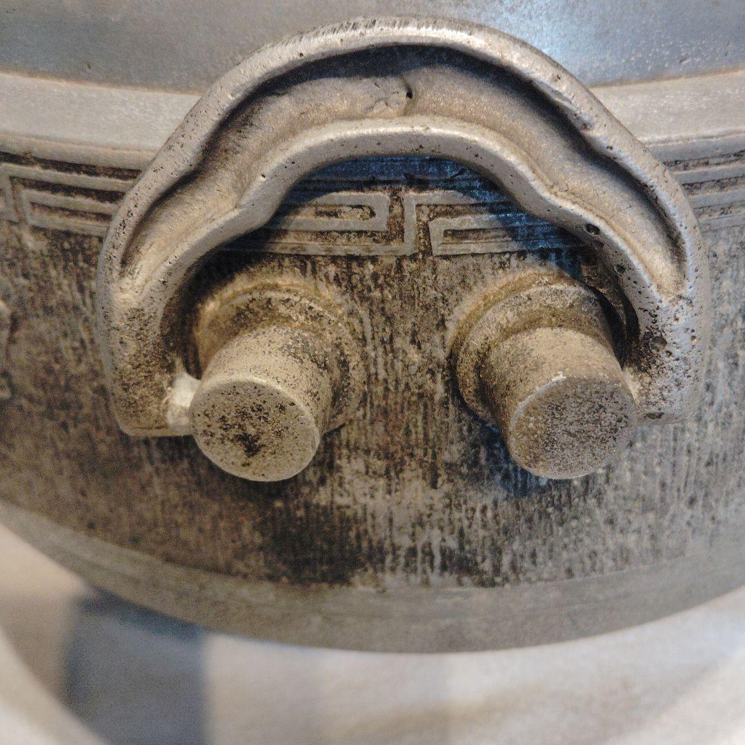 金属製火鉢 浮彫り動物模様 直径約30cm