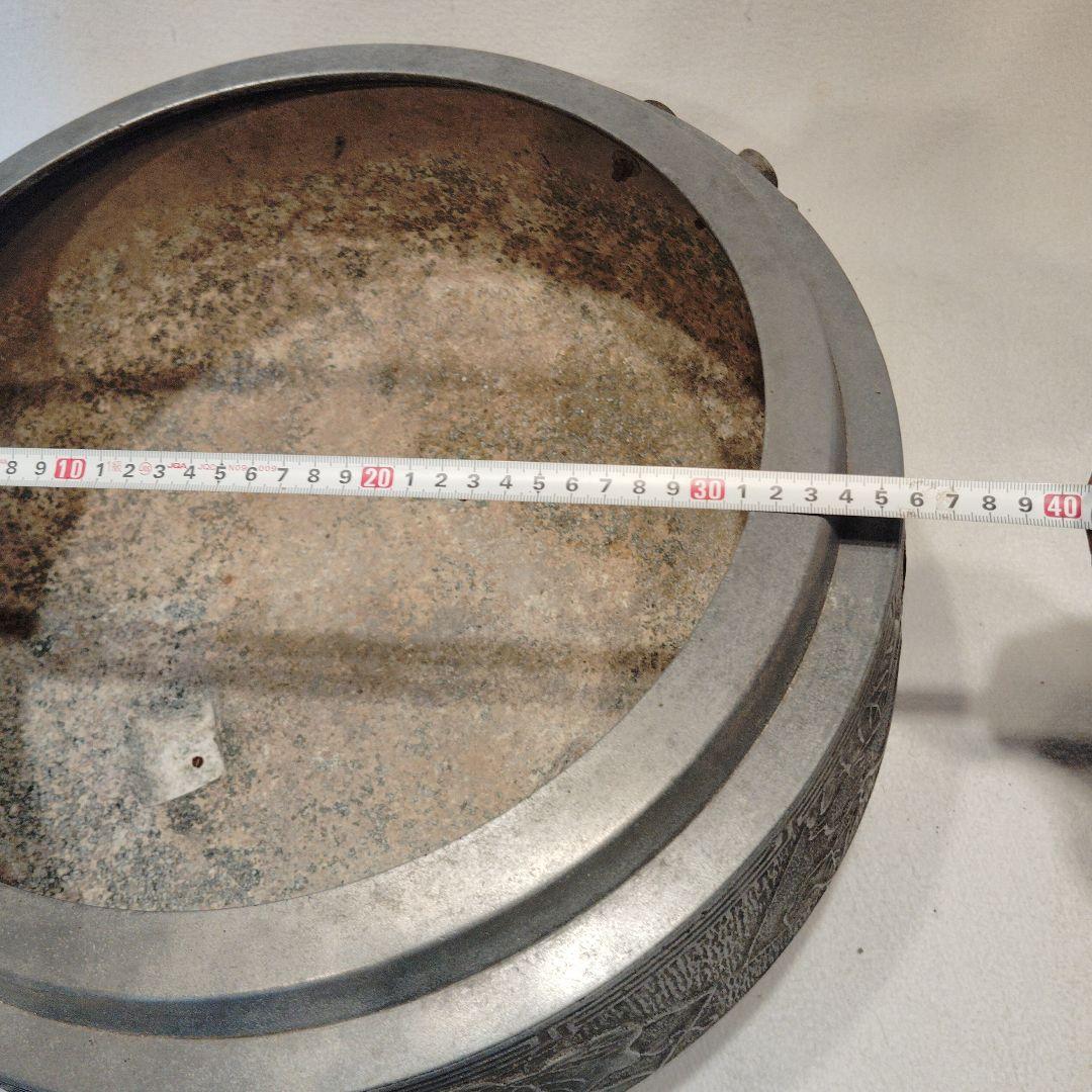 金属製火鉢 浮彫り動物模様 直径約30cm
