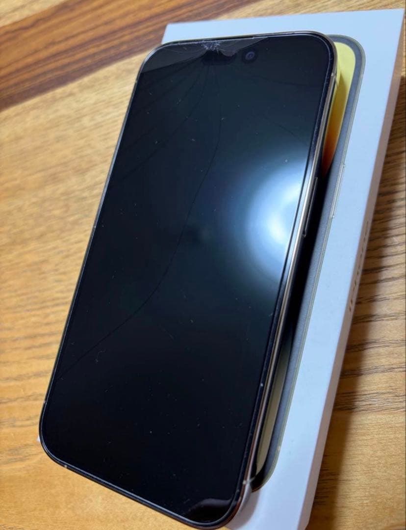 Apple iPhone 14 Pro 本体　画面上部割れ