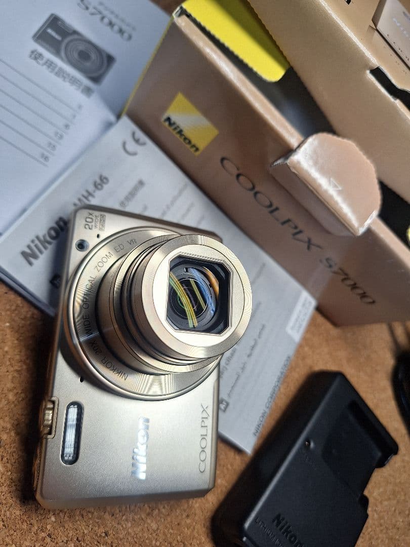 COOLPIX S7000 森山大道 愛用 元箱、予備バッテリー付 ゴールド
