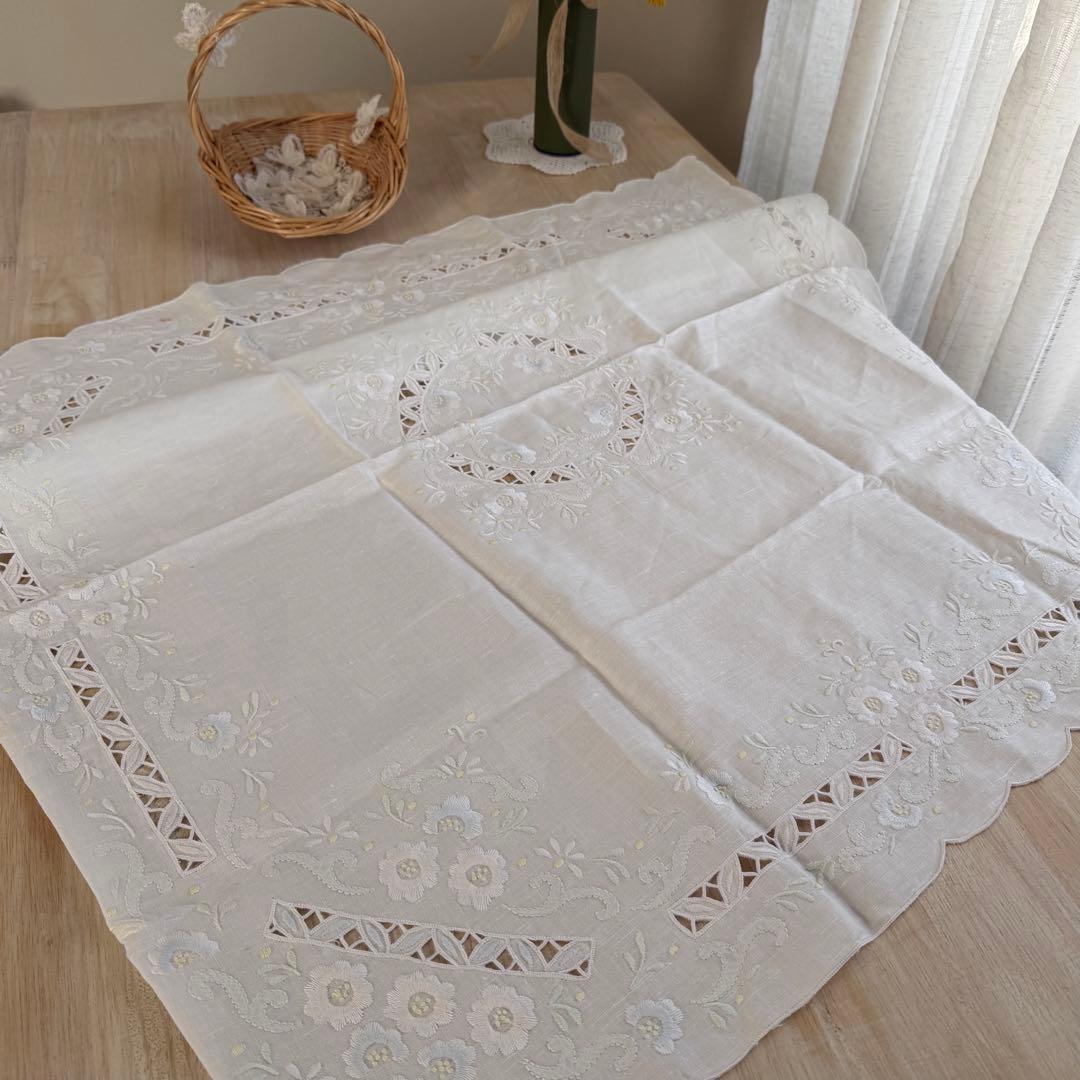 リネン テーブルクロス　花柄刺繍 パステル刺繍 シャドーワーク　ヴィンテージ
