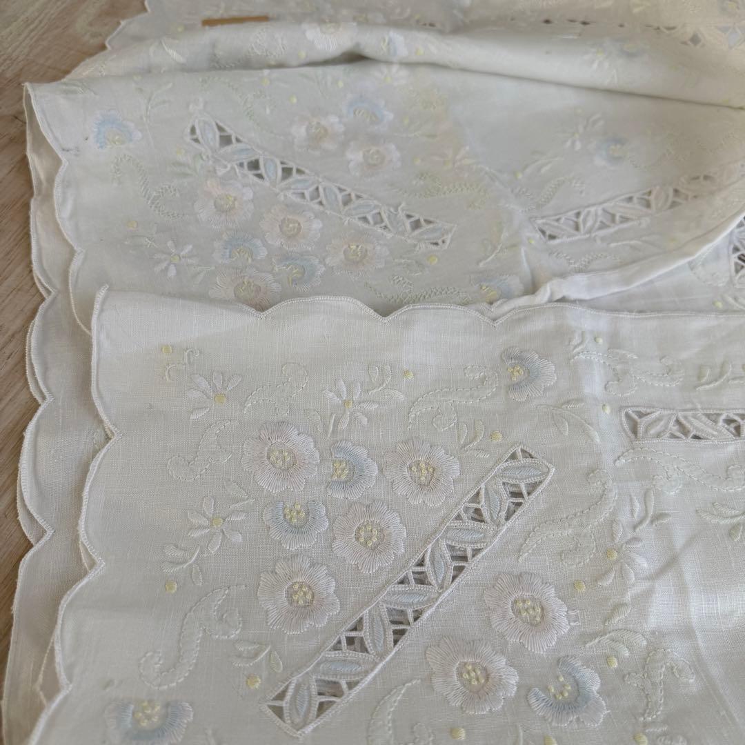 リネン テーブルクロス　花柄刺繍 パステル刺繍 シャドーワーク　ヴィンテージ