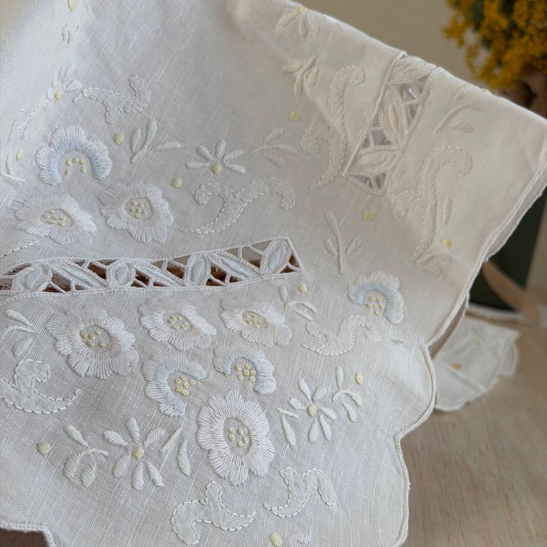 リネン テーブルクロス　花柄刺繍 パステル刺繍 シャドーワーク　ヴィンテージ
