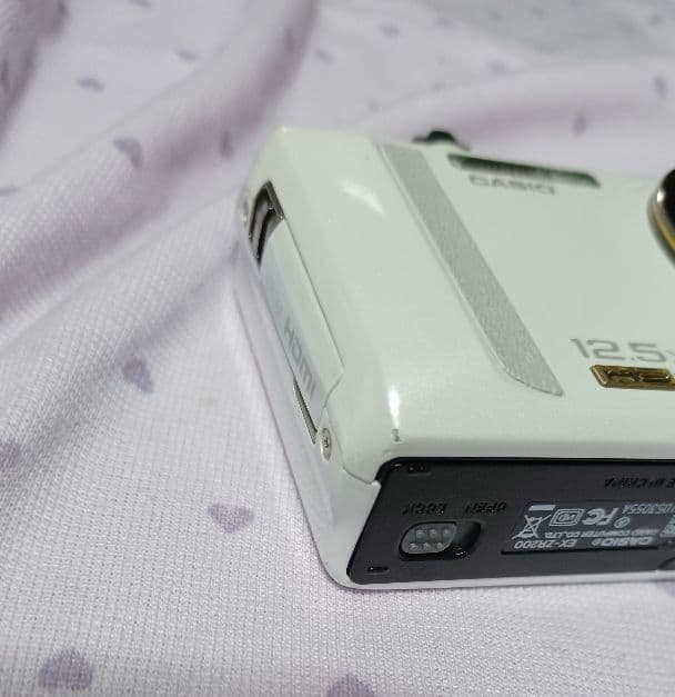 CASIO EXLIM EX-ZR200 ホワイト デジタルカメラ