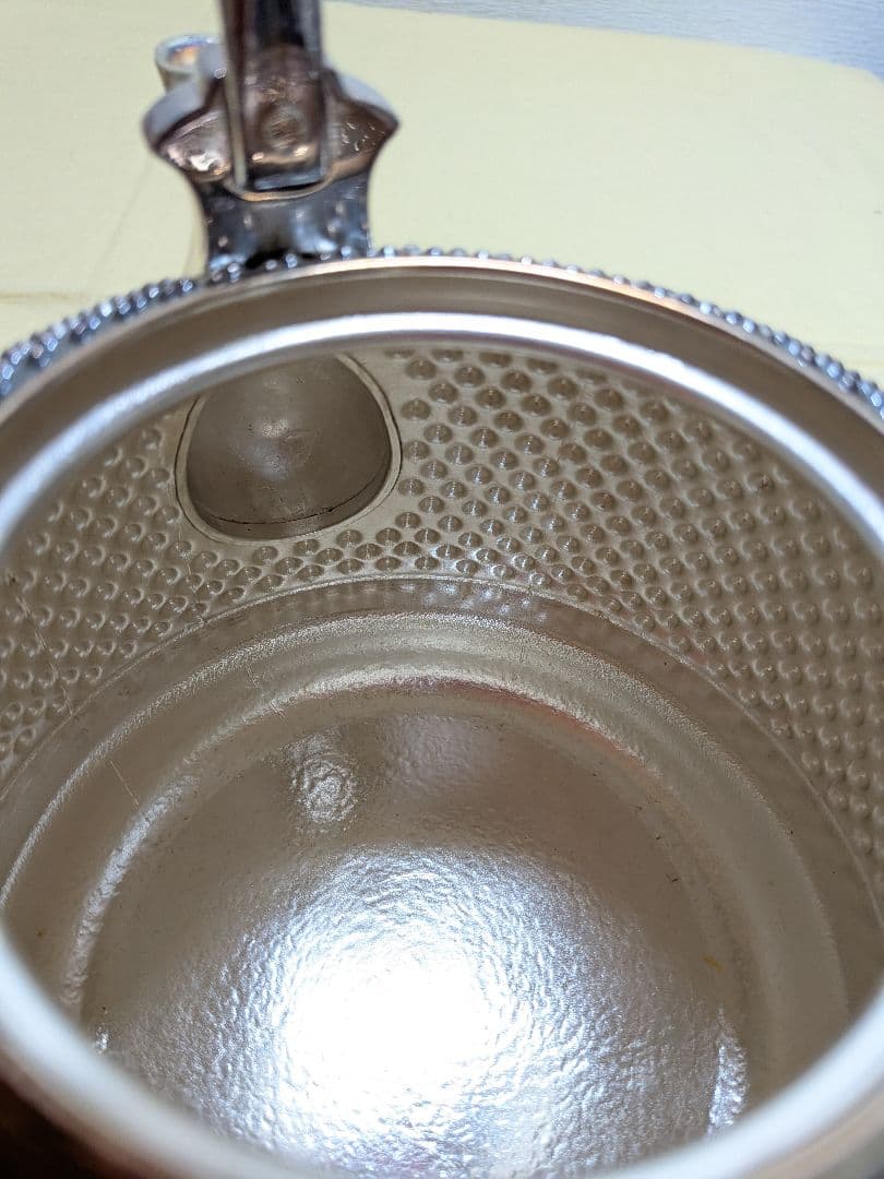 純銀　御湯沸　森川栄月作　共箱　　731g　霰　銀瓶