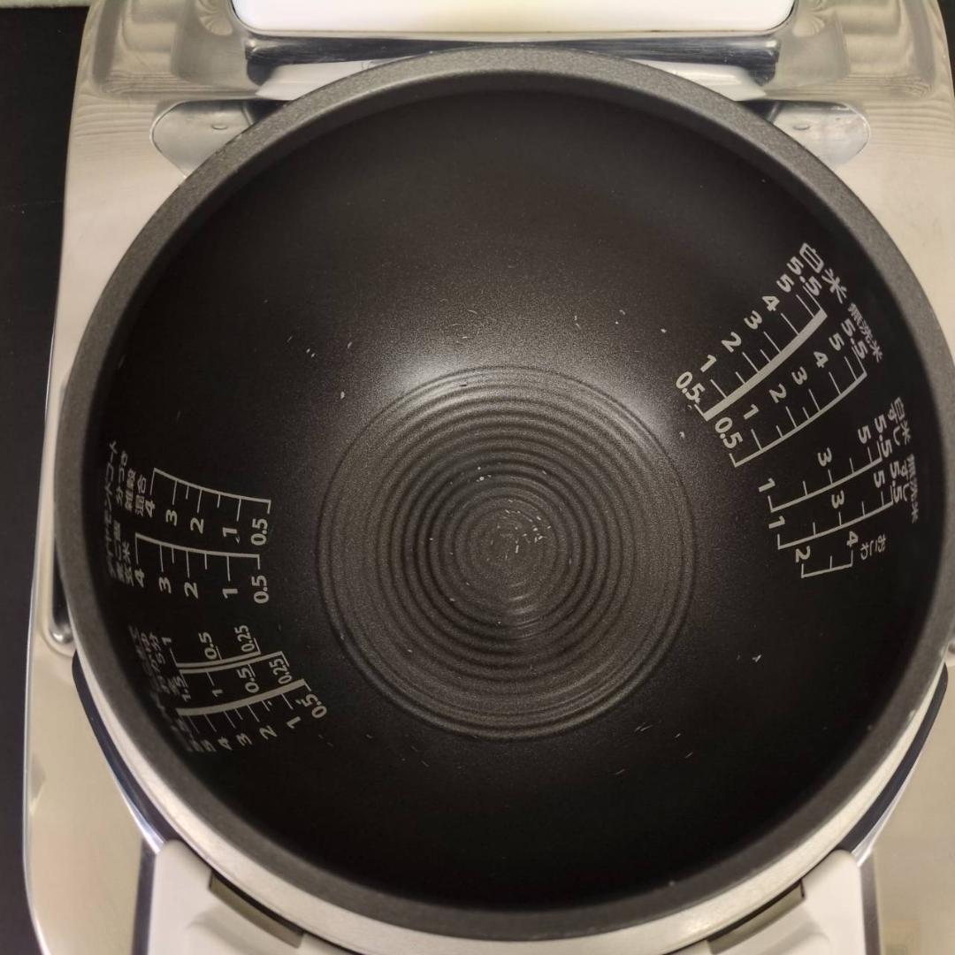 ☆東芝　5.5合真空圧力IH炊飯器　2020年製　炎匠炊き　RC-10ZWP