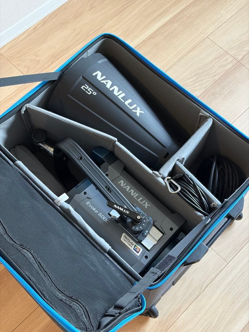 NANLUX Evoke 600C KIT LEDフルカラースポットライト