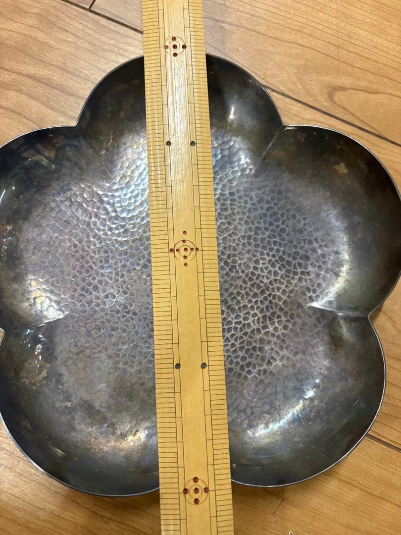 一鶴斎の純銀梅菓子器です。