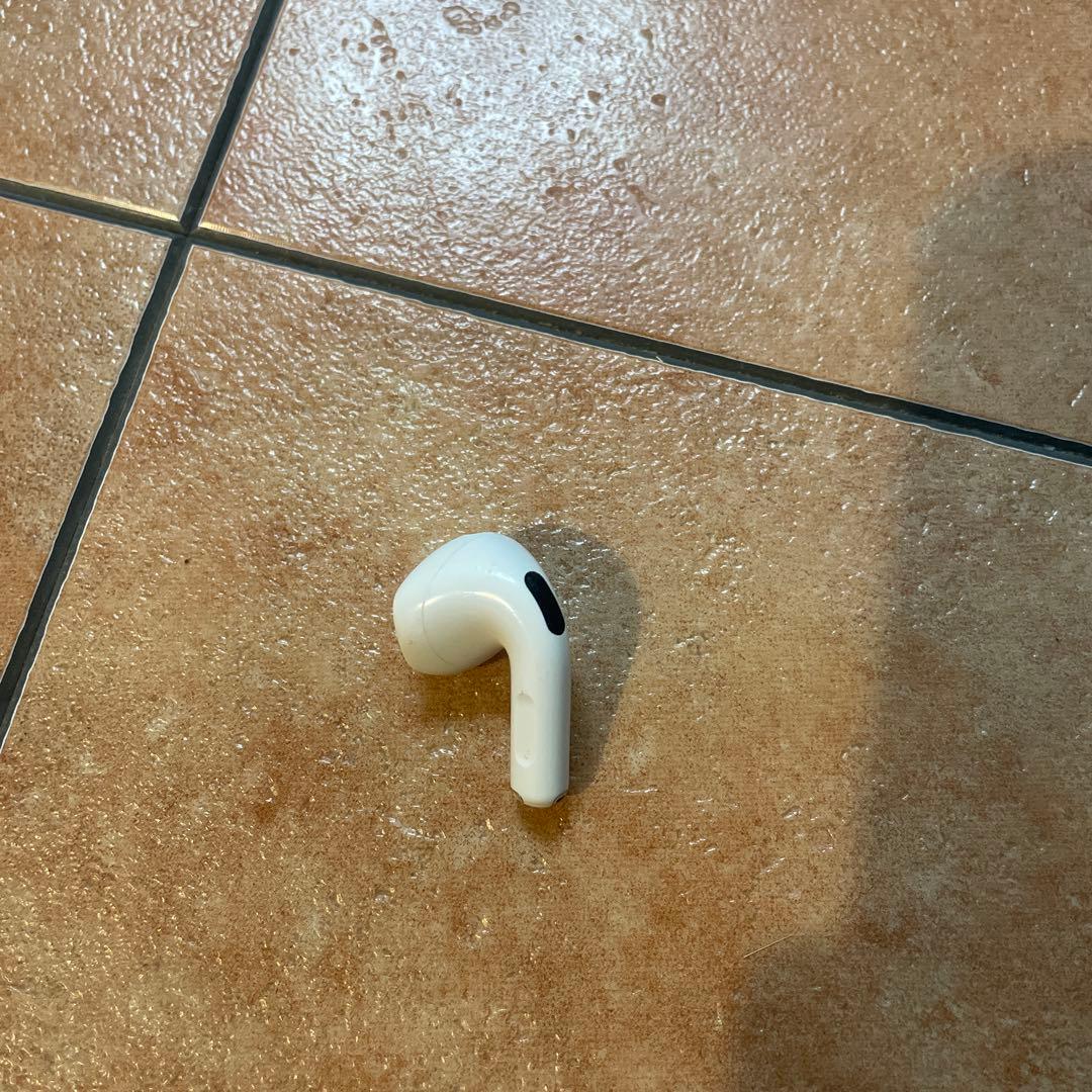 AirPods4 （左耳のみ）アクティブノイズキャンセリング搭載モデル