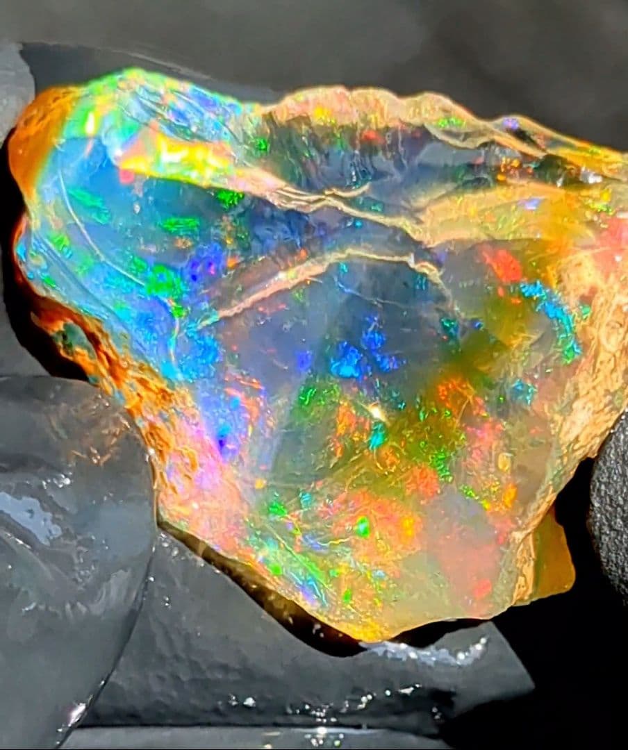 【23ct】エチオピアオパール　原石　天然石　鉱物　標本　ブルー　虹　レインボー