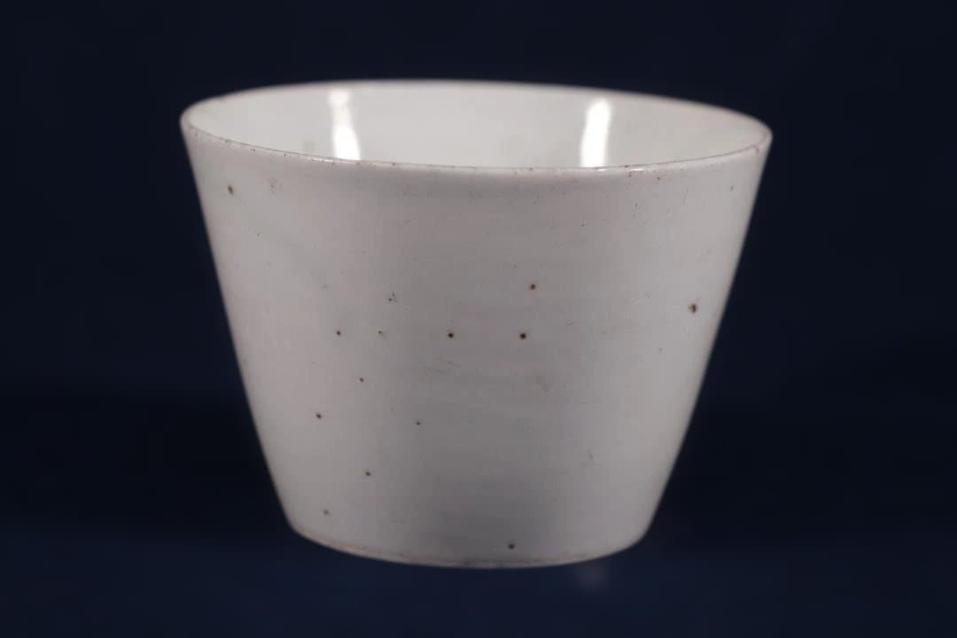 661　古伊万里大振柿右衛門白磁蕎麦猪口　江戸前期