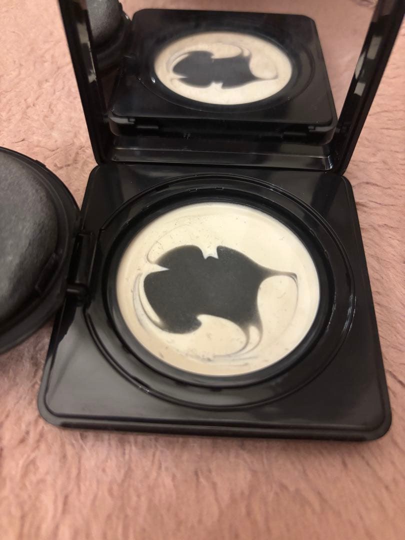 ジバンシー　ソワンノワール　UVコンパクト
