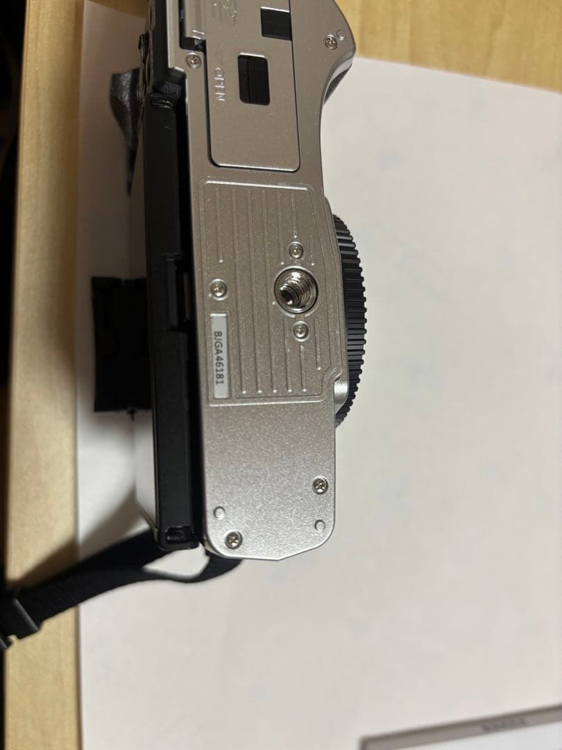 OLYMPUS E-M10 Mark IV 本体 + レンズ
