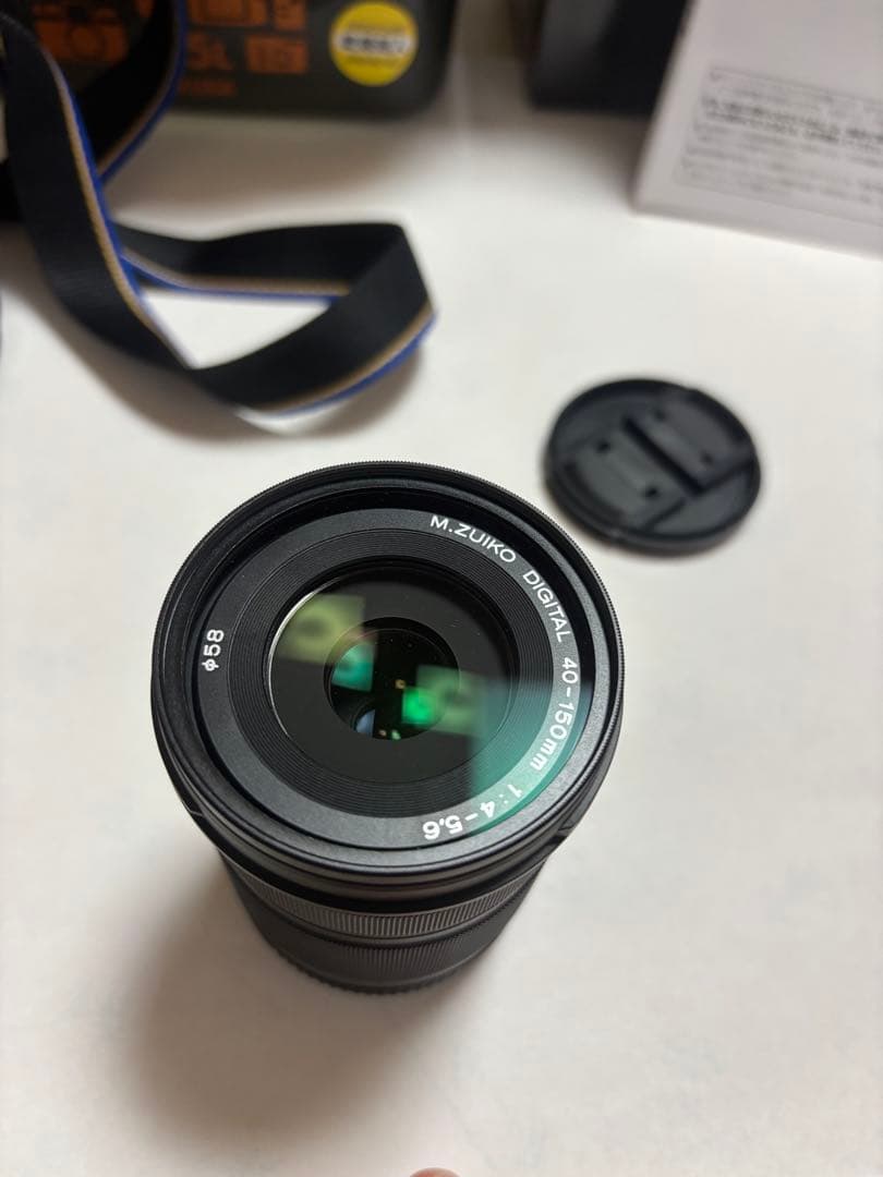 OLYMPUS E-M10 Mark IV 本体 + レンズ