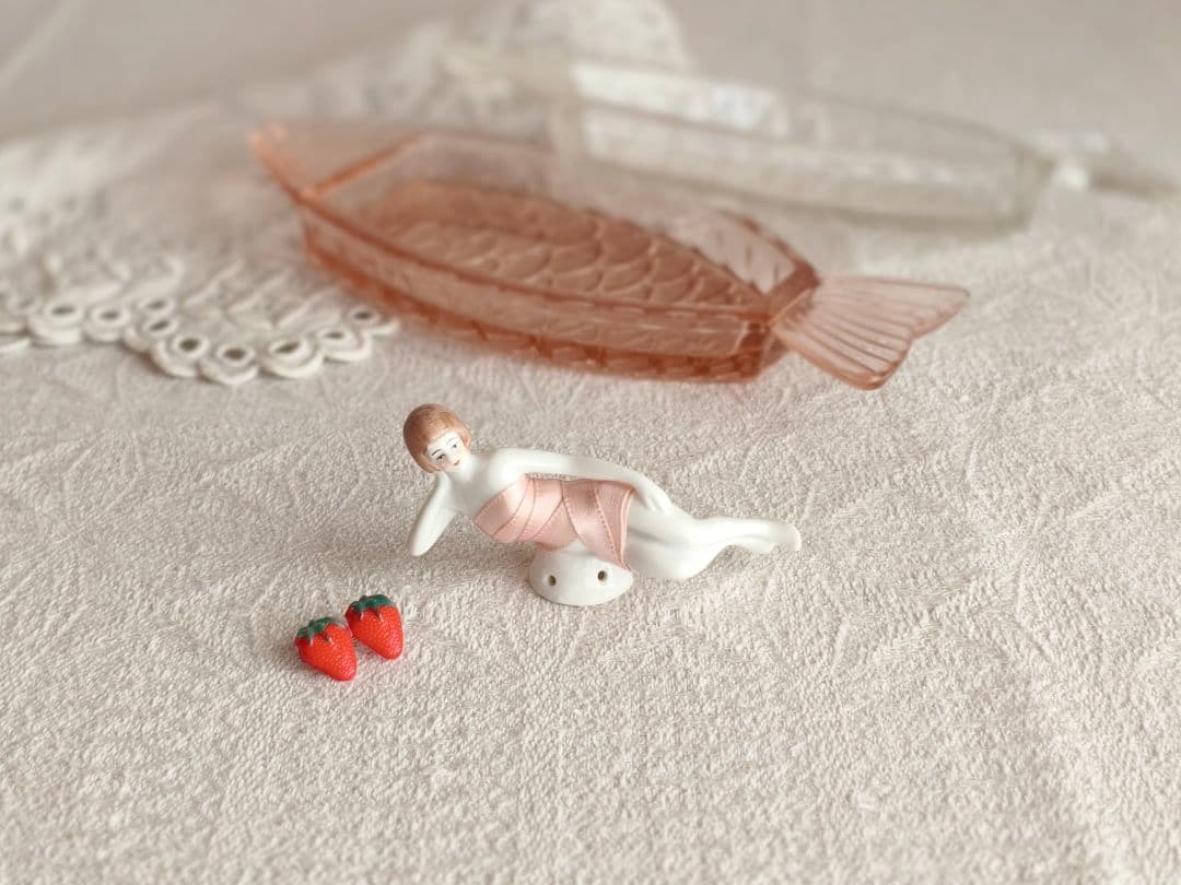 * vintage figure ❀ 物想いにふける カワイイ お嬢さん