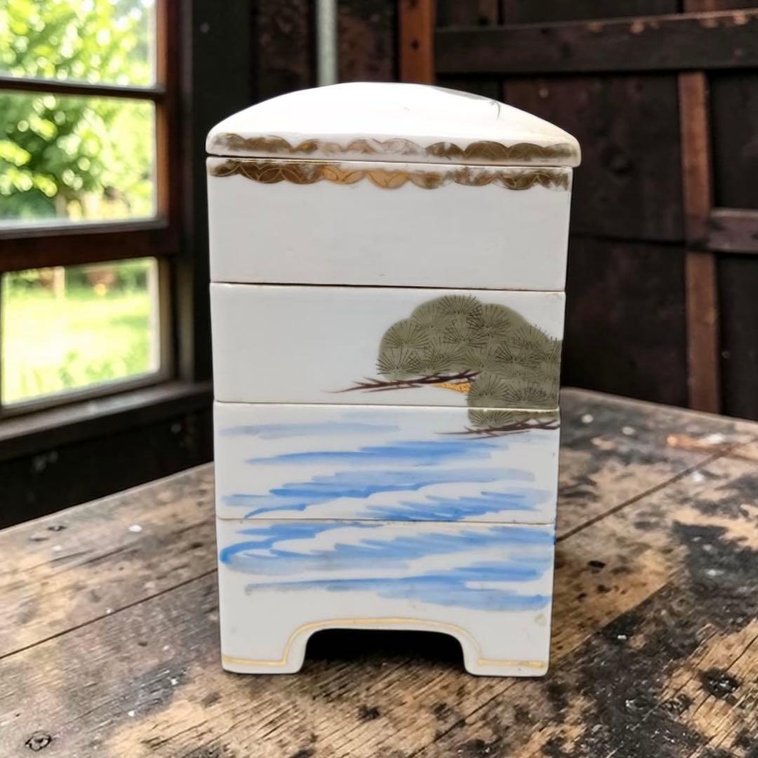 【時代物】色絵金彩「飛鶴松文」四段角重箱（共蓋・高足付）懐石 お花見 節句 茶席