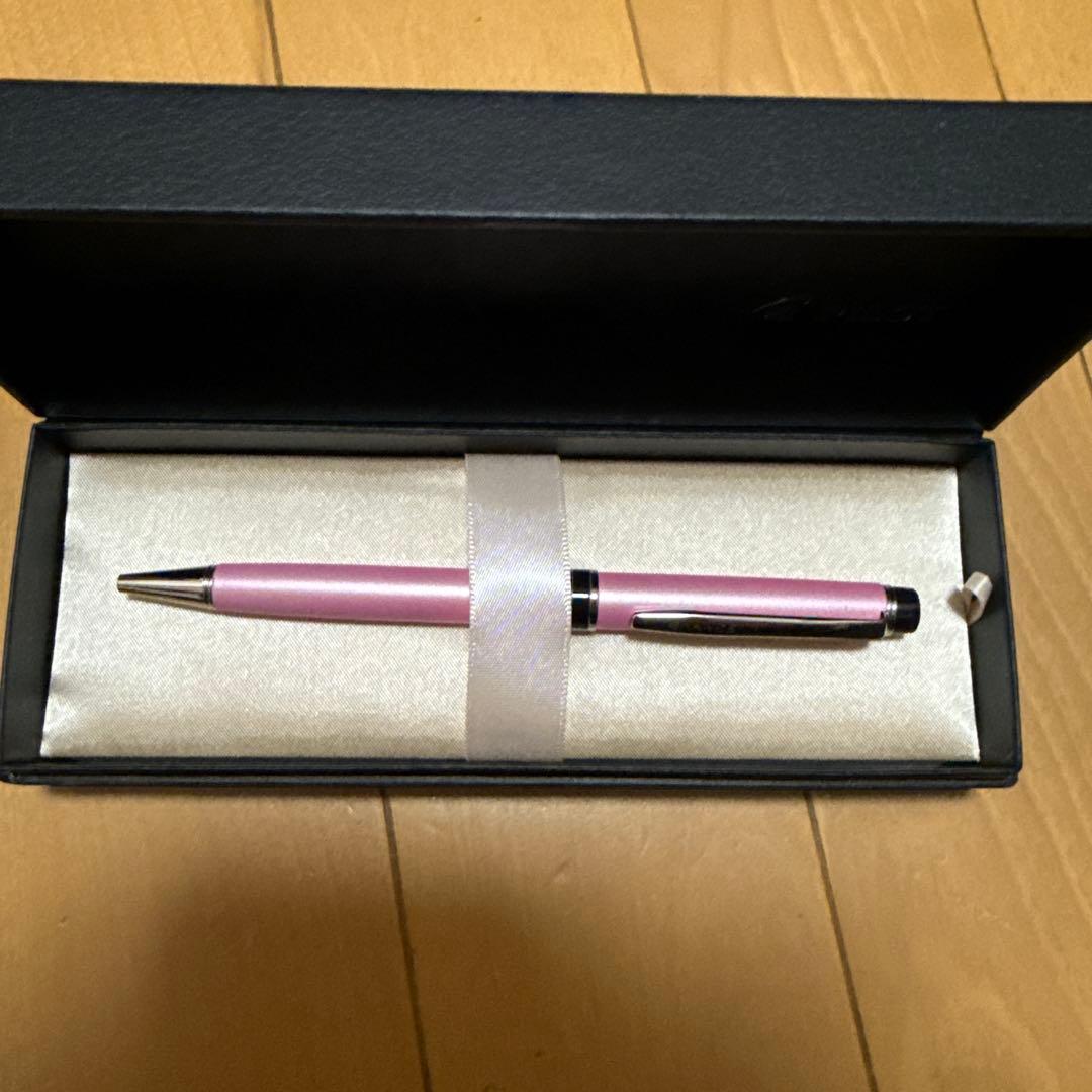 パイロット（PILOT）の油性ボールペン「グランセ（GRANCE）」のサクラ色