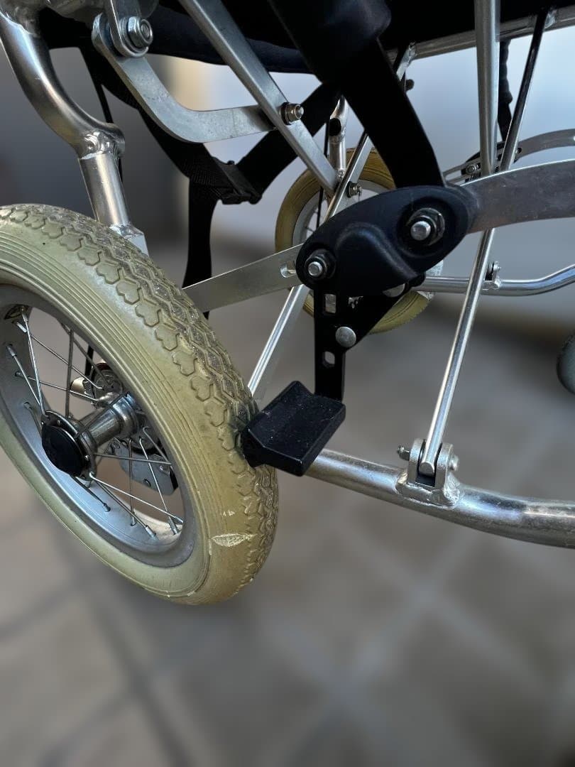 ＜24h以内に発送＞カドクラ　介助用車椅子