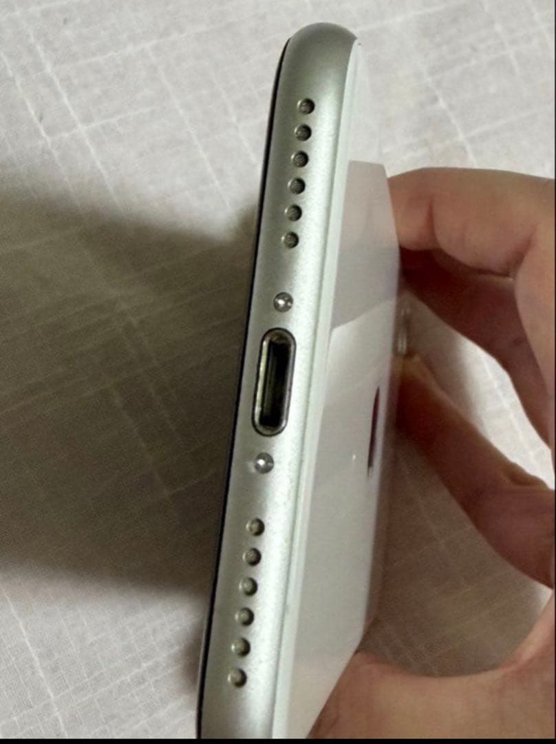 Apple iPhone se第二世代ホワイト 本体