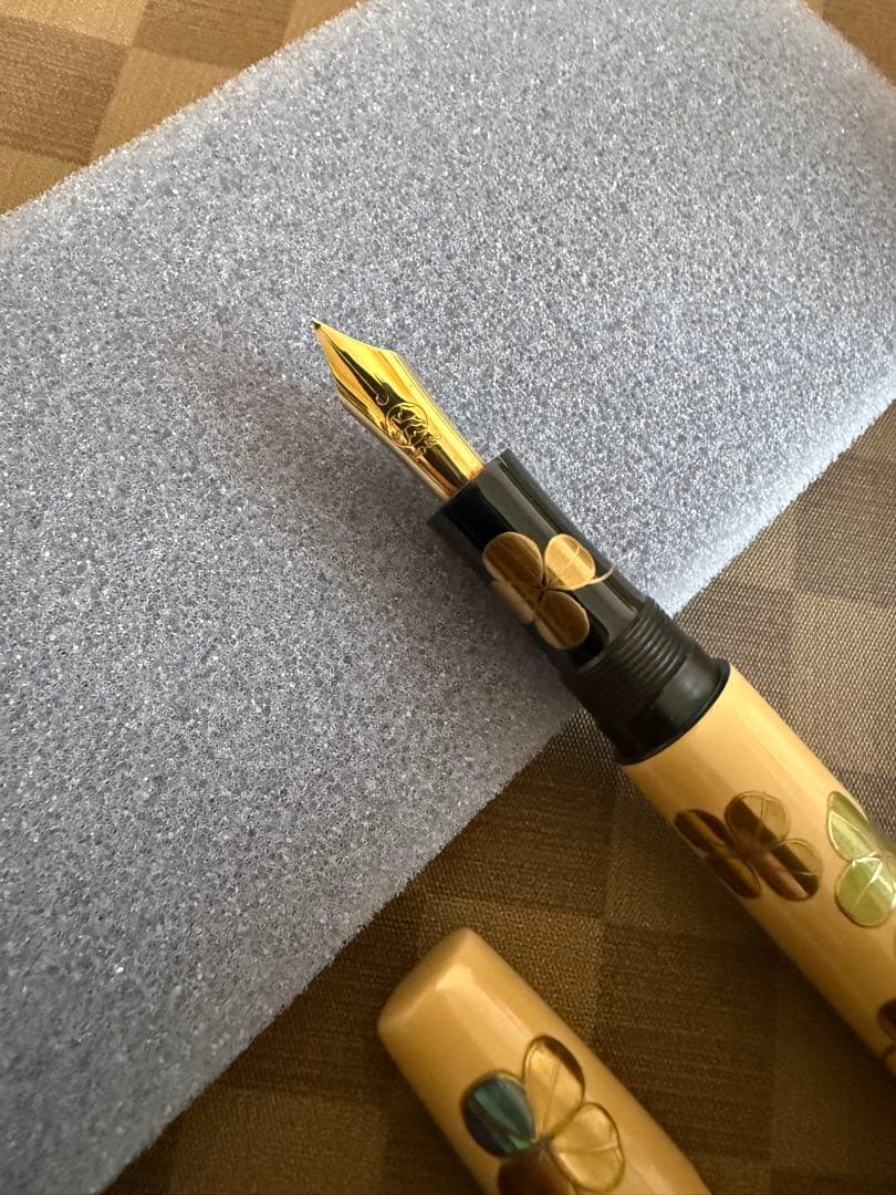 輪島屋善仁万年筆、蒔絵、白漆、クローバー、未使用品