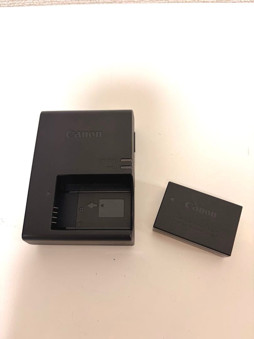 【極美品】Canon Kiss X10i デジタル一眼レフカメラ