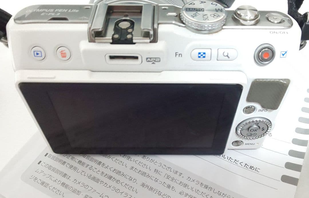 オリンパスOLYMPUS　PENミラーレス一眼E−PL3レンズキット【現状品】