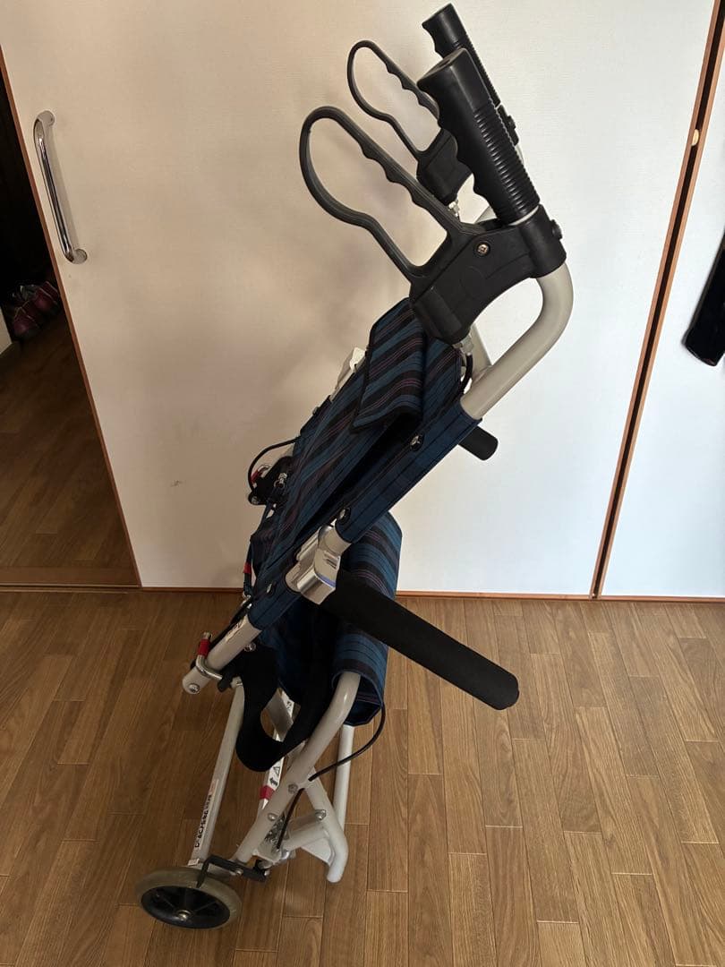 折りたたみ式シルバーカー 青と黒のチェック柄