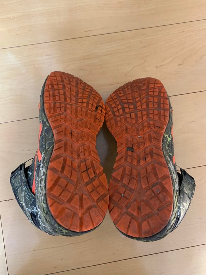 アシックス ウィンジョブ CP304 マントルグリーン×ハバネロ　２５.５cm
