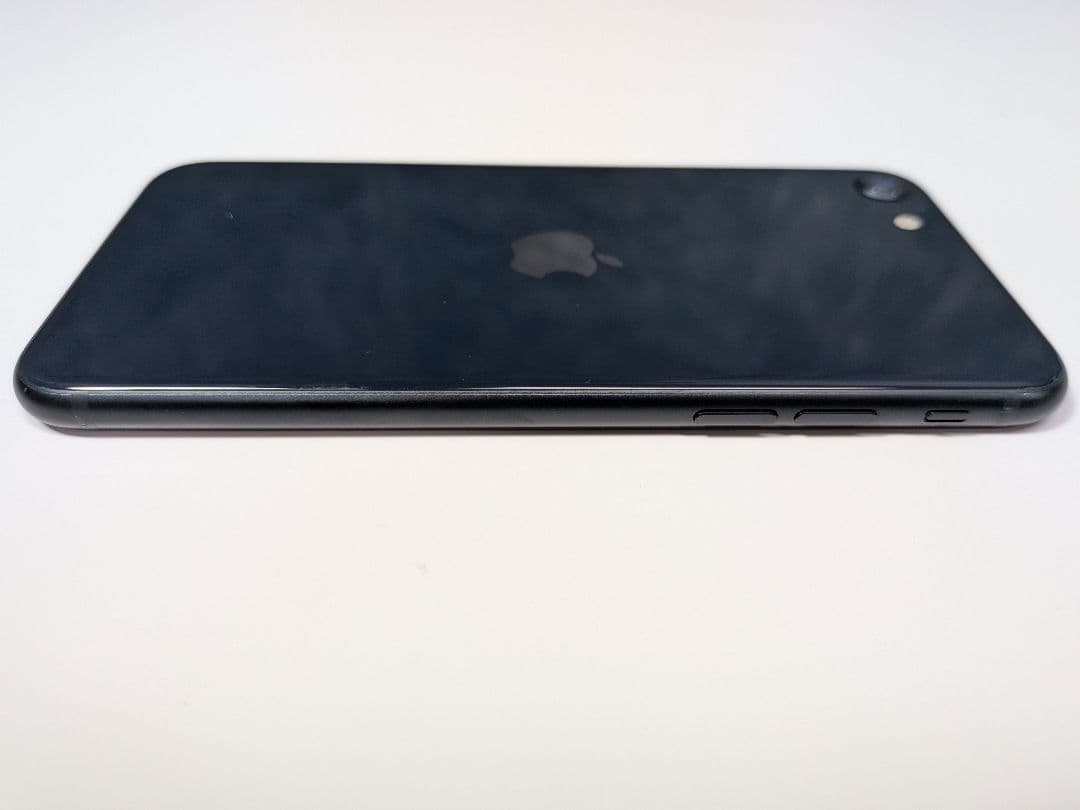 ⑪iPhoneSE 第3世代 ミッドナイト 64GB バッテリー81％