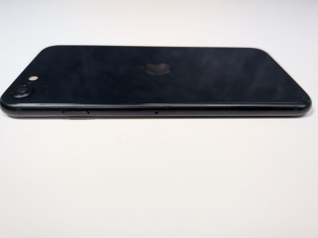 ⑪iPhoneSE 第3世代 ミッドナイト 64GB バッテリー81％