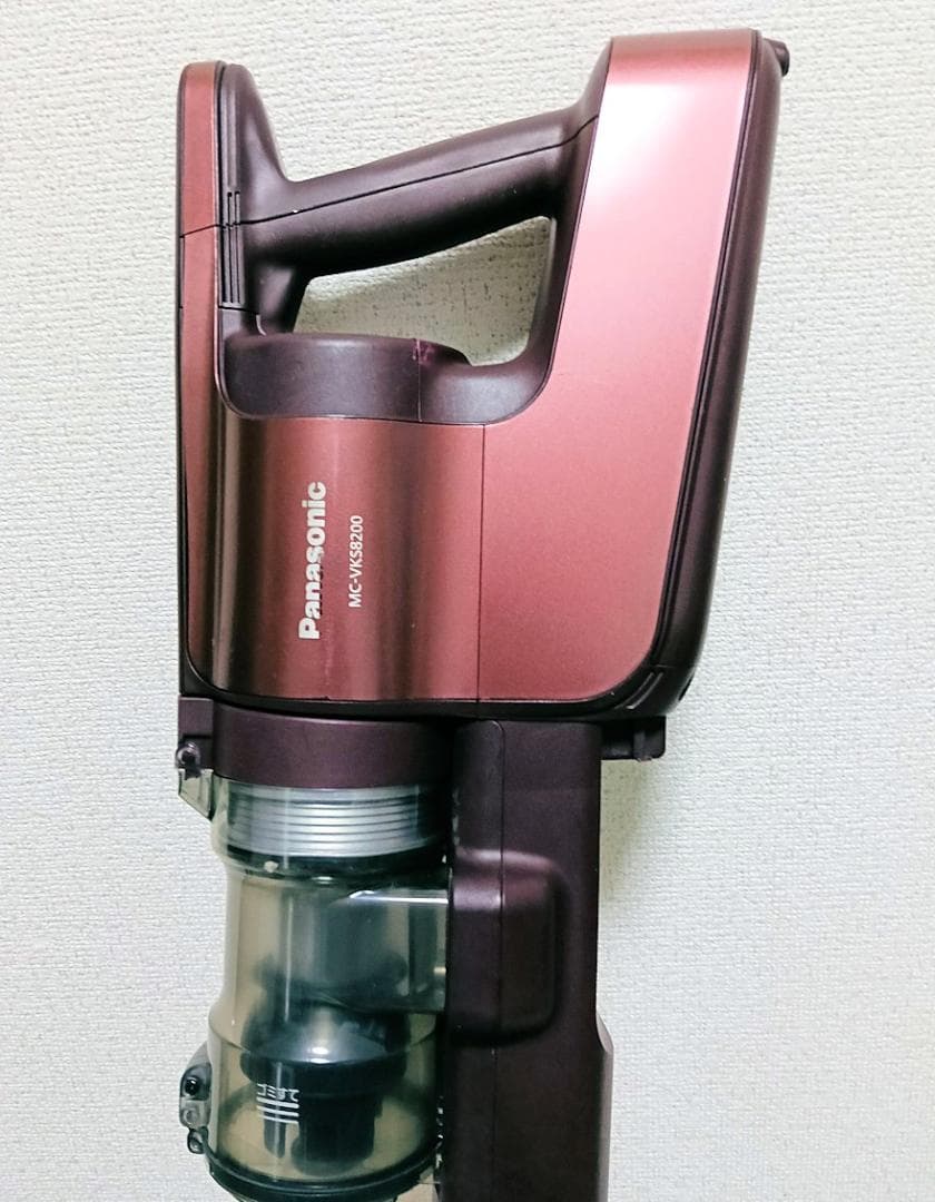 送料無料　2021年製　Panasonic コードレス掃除機MC‐VKS8200