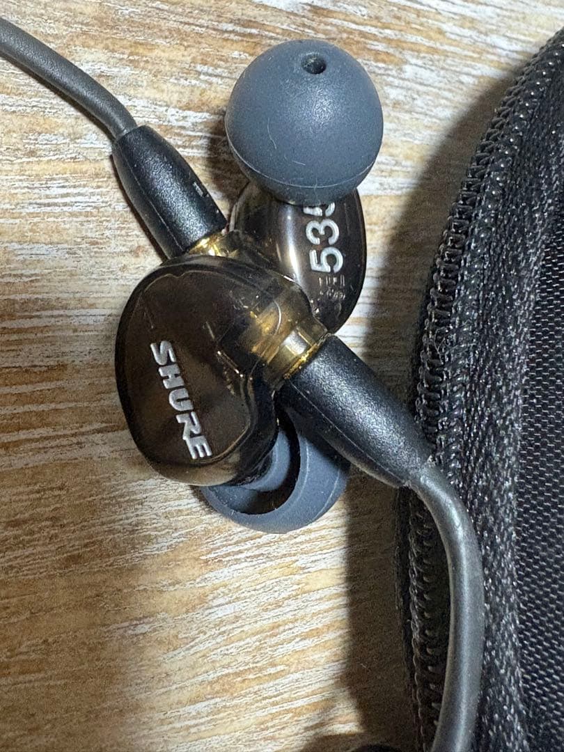 SHURE シュア　高遮音性 SE535 有線イヤホン キャリングケース付き