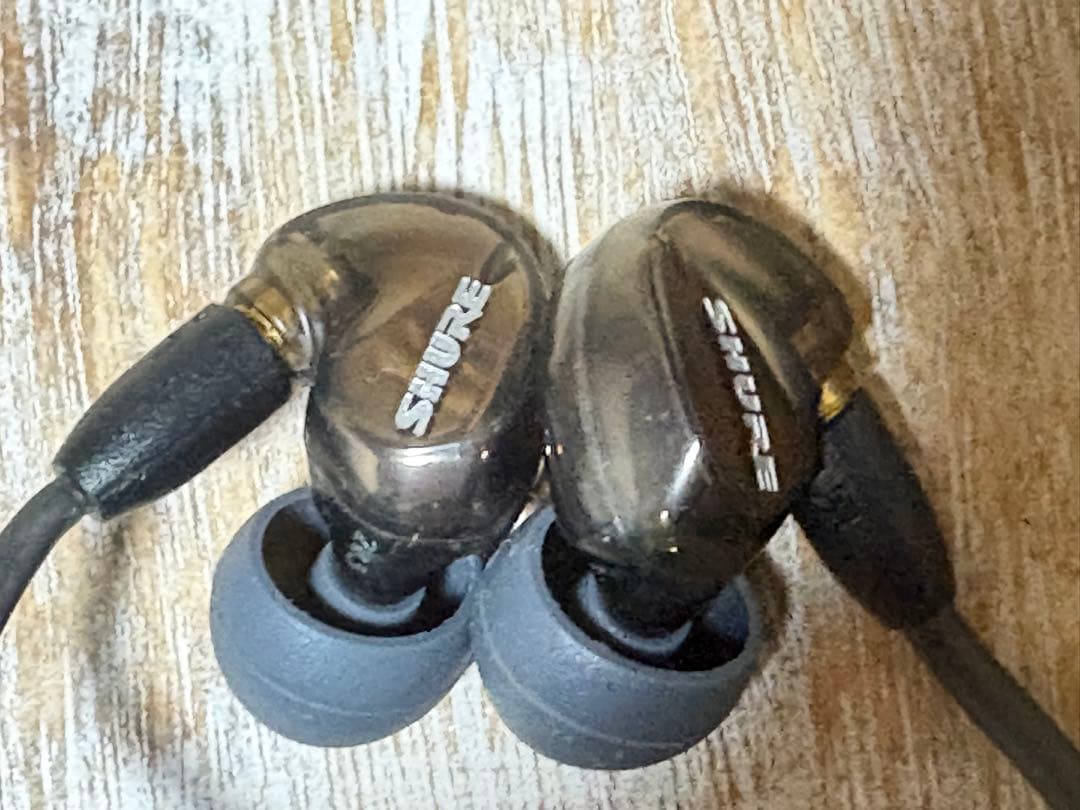 SHURE シュア　高遮音性 SE535 有線イヤホン キャリングケース付き
