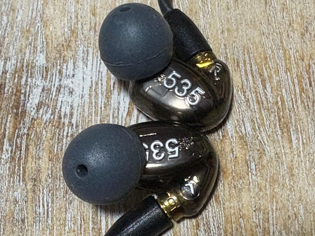 SHURE シュア　高遮音性 SE535 有線イヤホン キャリングケース付き
