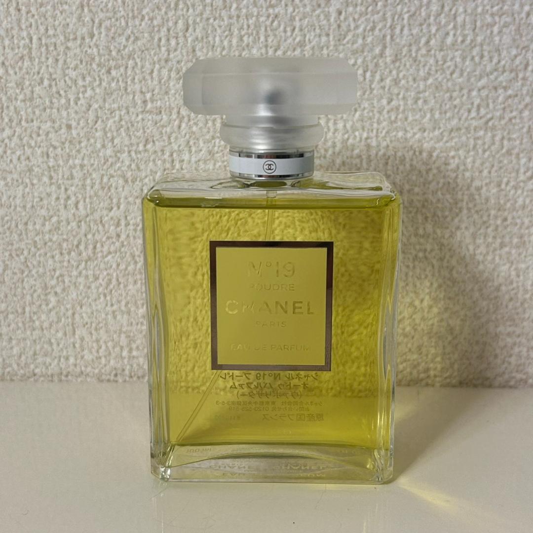 ●CHANEL N°19 プードレ オードゥパルファム 100ml 箱付き