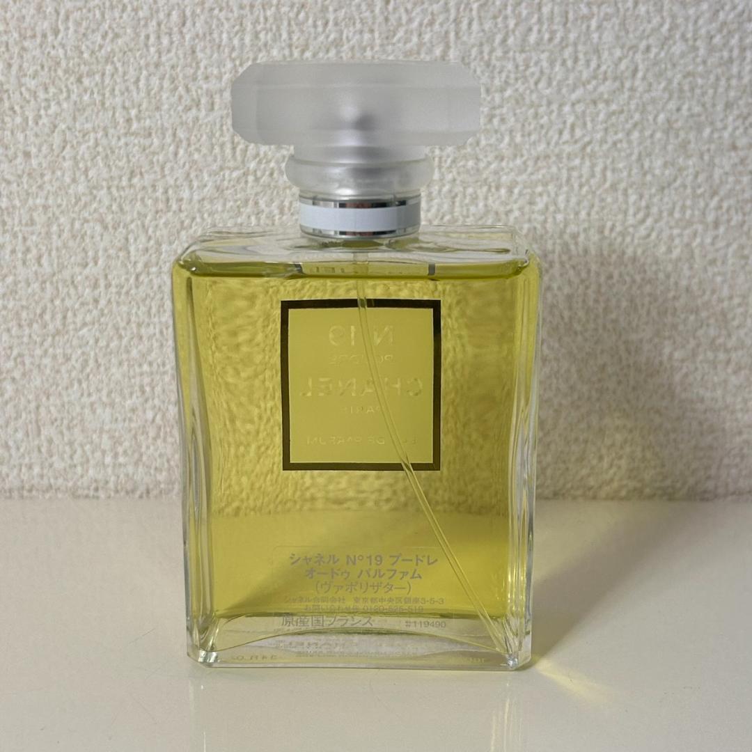 ●CHANEL N°19 プードレ オードゥパルファム 100ml 箱付き