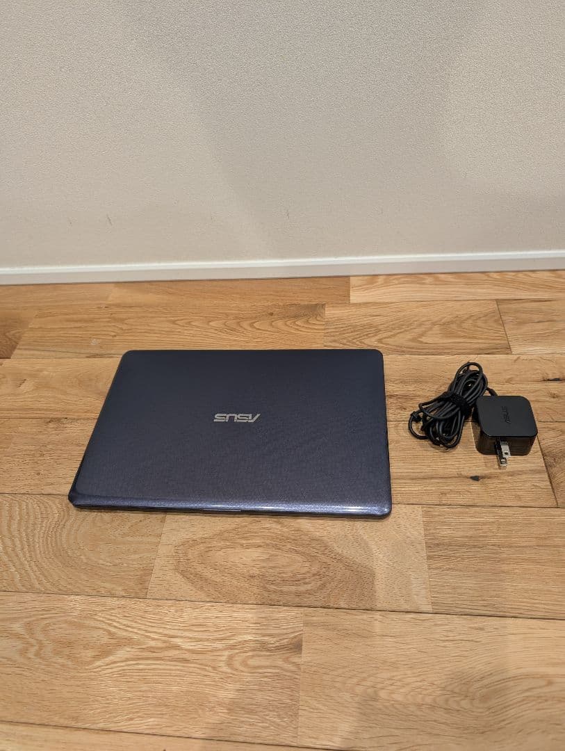 ASUS ノートPC E203MA