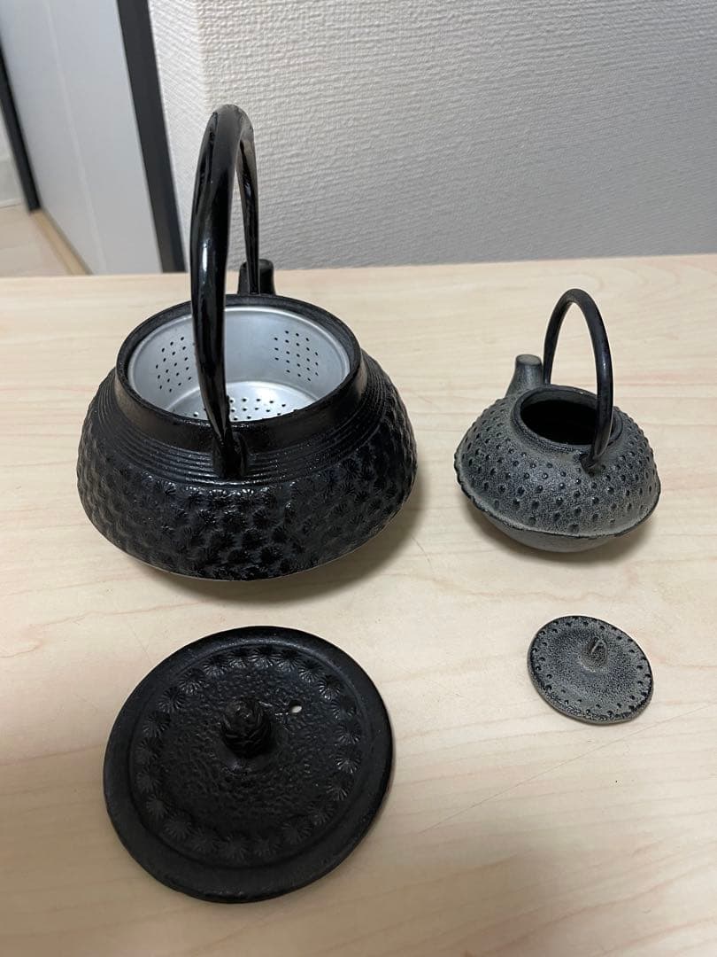 昭和レトロな南部鉄器　古鉄瓶菊紋松笠摘　骨董品 鋳鉄製鉄瓶セット