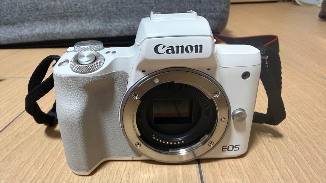 Canon EOS Kiss M2 ホワイト ミラーレス一眼カメラ　レンズ2種