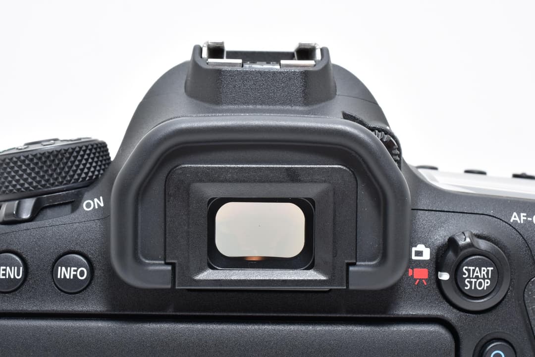 ■ほぼ新品■ キャノン EOS 6D Mark II #D136