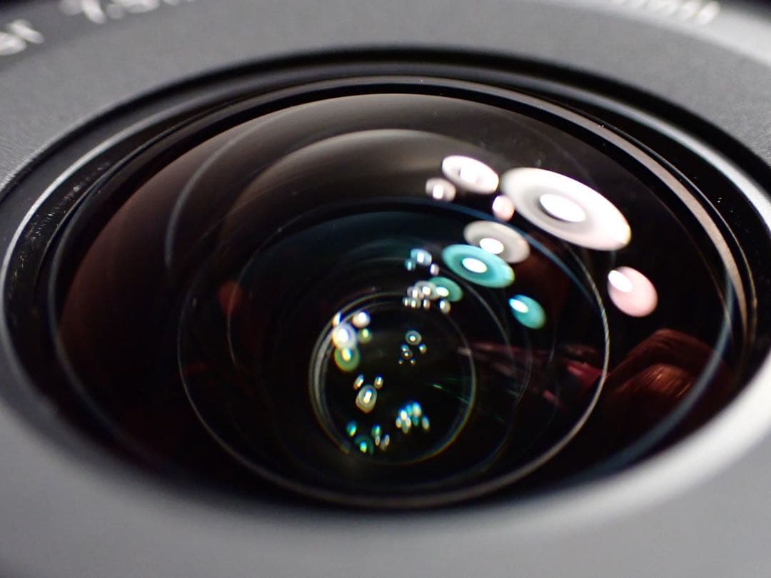 Laowa C-Dreamer 7.5mm F2.0 レンズ