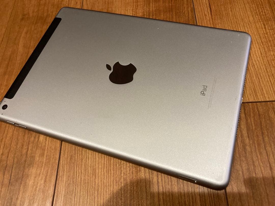 Apple iPad 第5世代　本体 セルラーモデル　32G