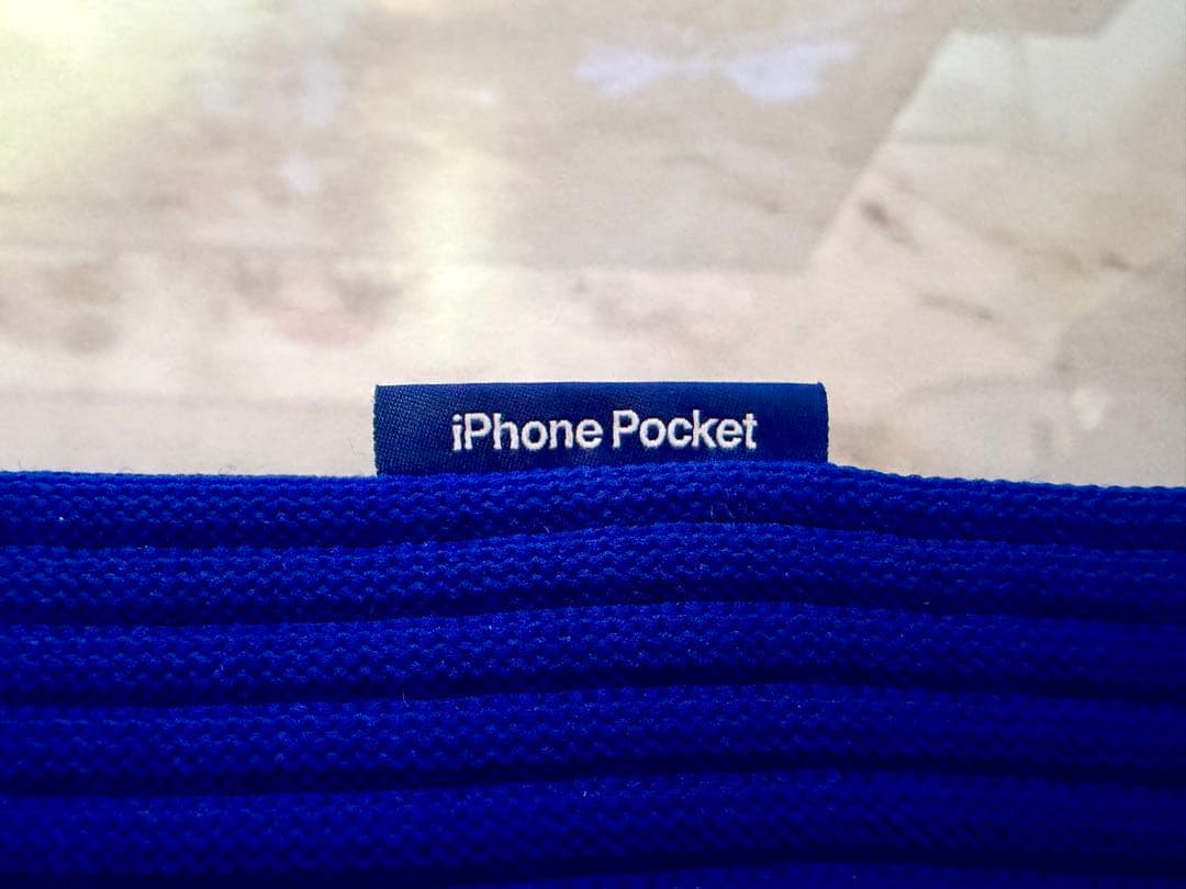 Apple/Issey Miyake iPhone Pocket サファイア