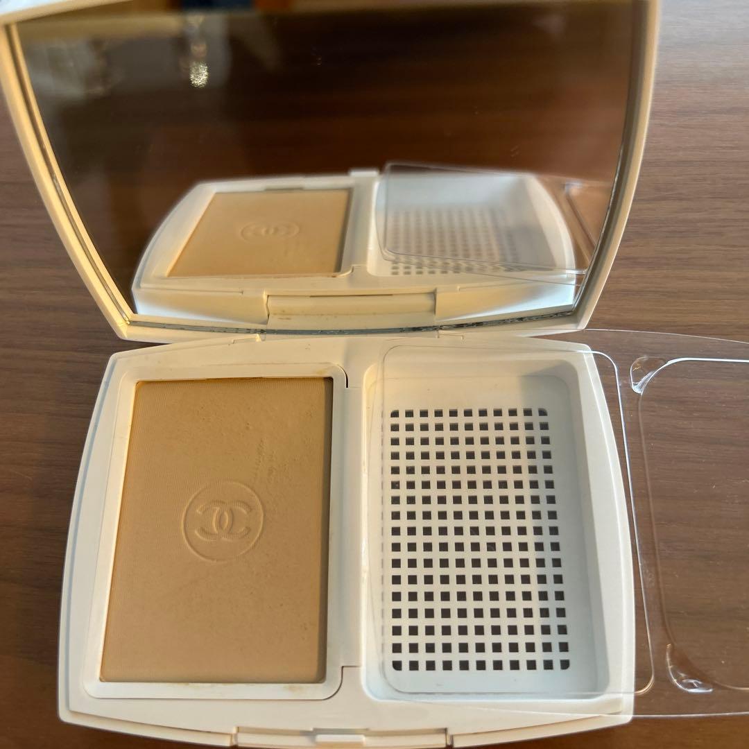 CHANEL ルブランブライトニングコンパクトB10