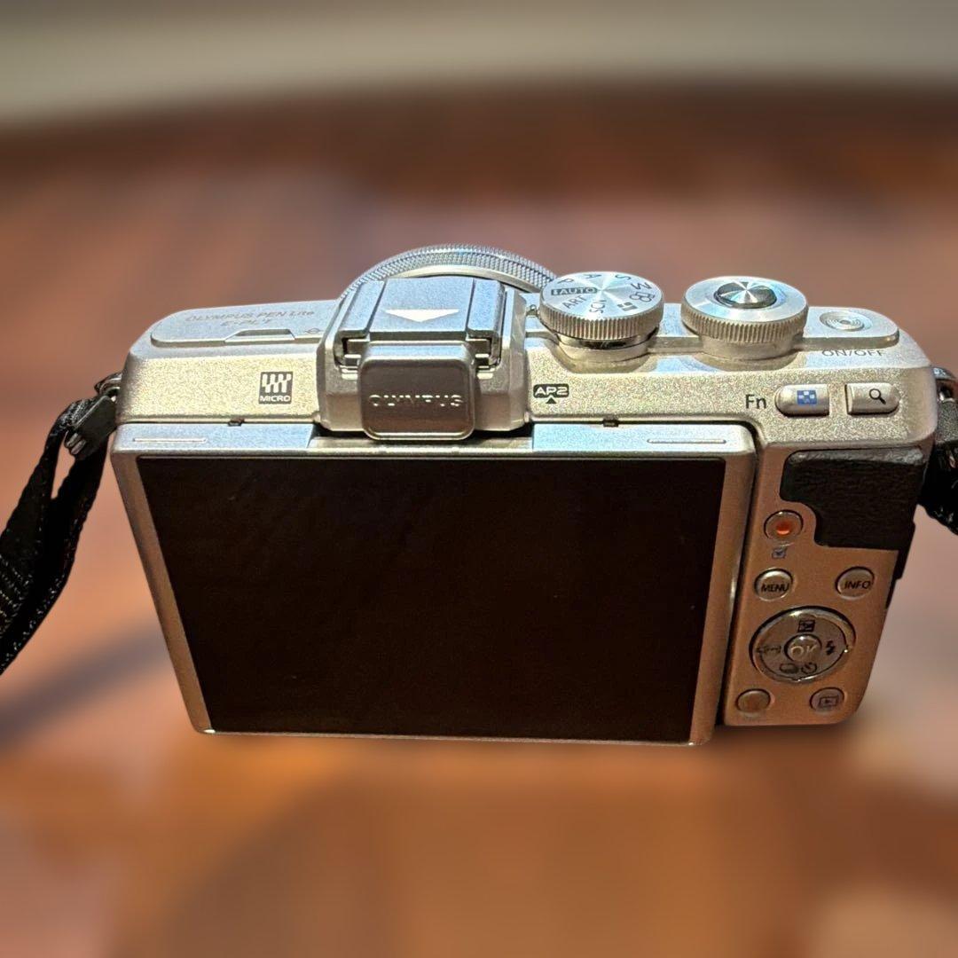 【美品】OLYMPUS PEN Lite E-PL7 シルバー 14-42mm