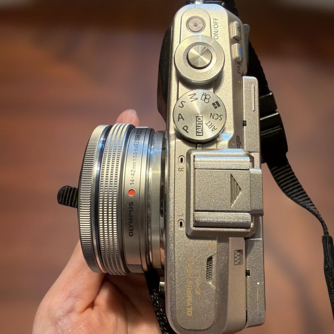 【美品】OLYMPUS PEN Lite E-PL7 シルバー 14-42mm