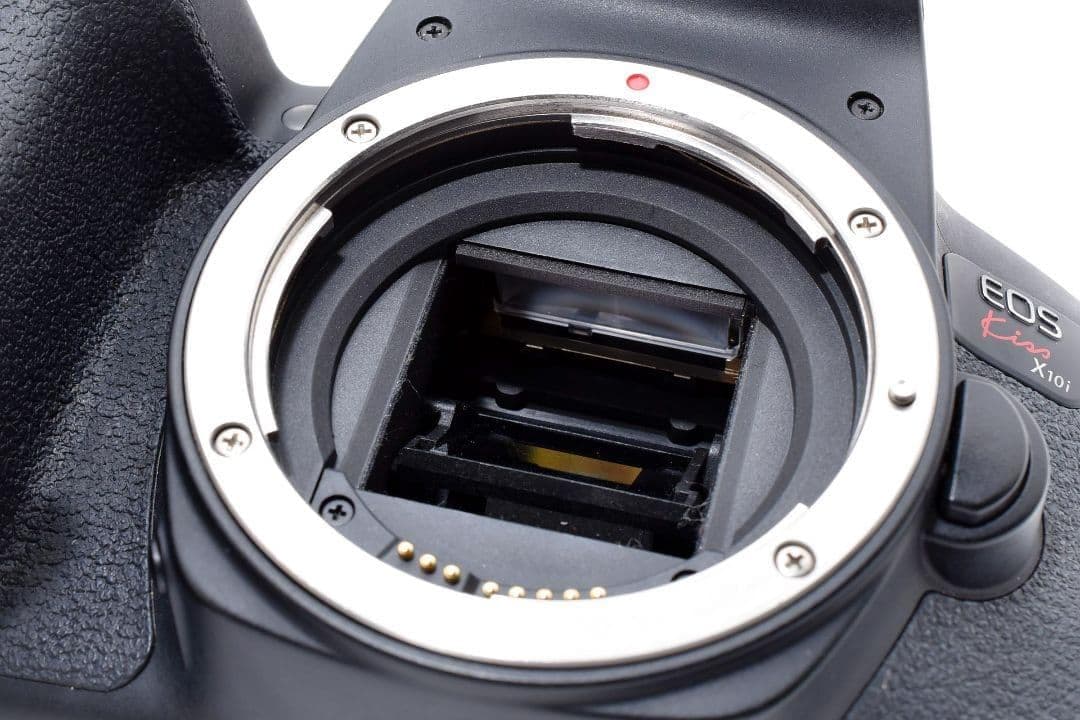 超美品✨シリーズ最新機種✨Canon Eos KissX10i✨トリプルレンズ