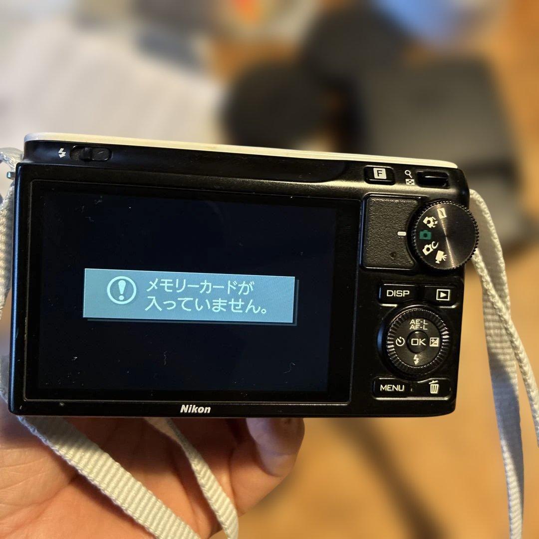 Nikon 1 J2 ミラーレスカメラ　白　デジタル